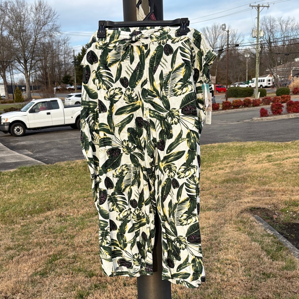 Per Se Cream Tropical Leaf Print Capris with Green & Yellow Accents